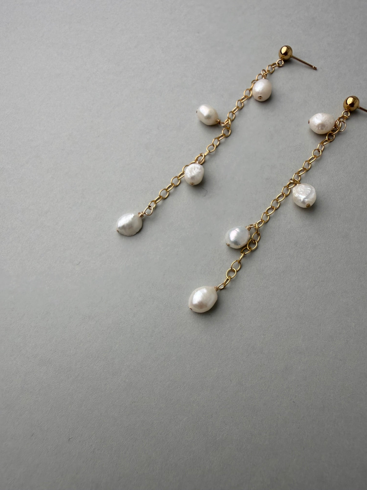 4 pearls chain earrings
