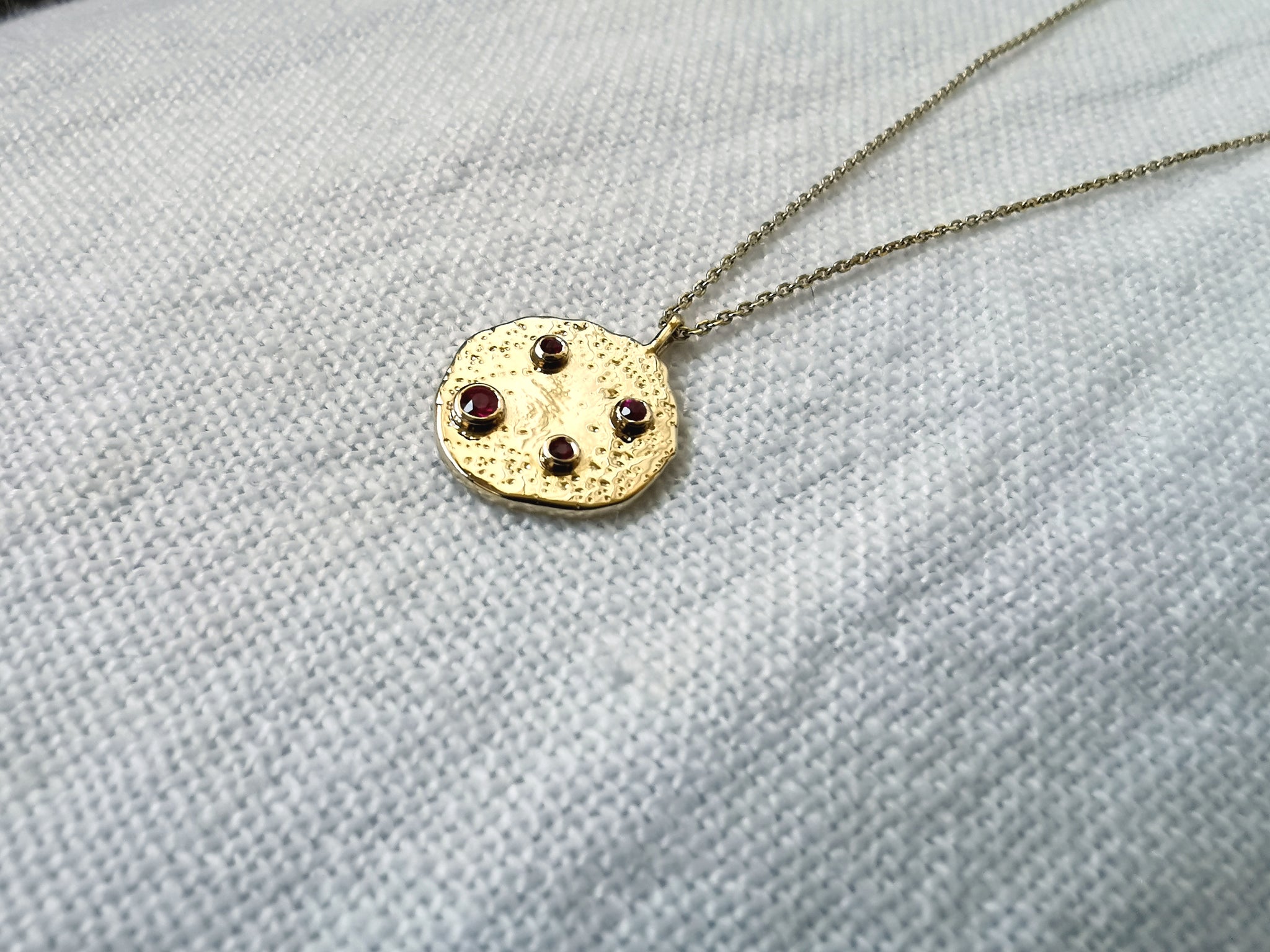 Sia jewellery necklace top